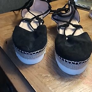 Womans  tie up espirilles size 9